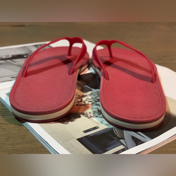 Coach Rubber Flip Flops Slides In Raspberry Size 9 - Picture 4 of 12